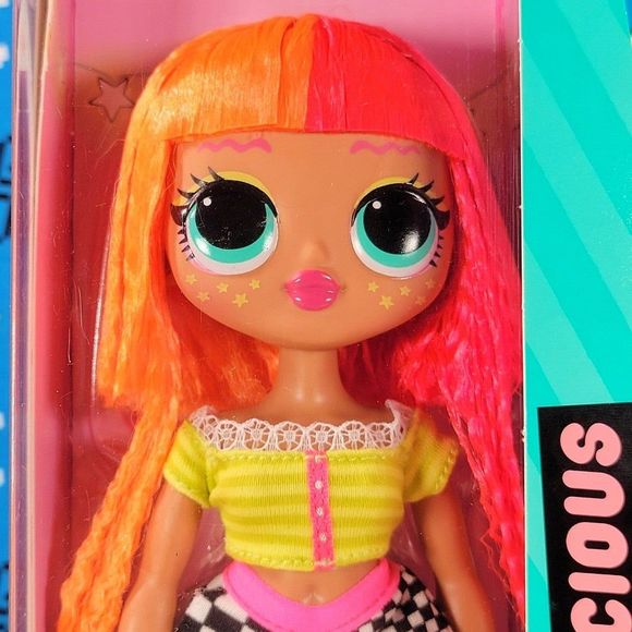 Lounge Series LOL Surprise Neonlicious OMG Outrageous Millennial Girls NIB - Picture 5 of 7